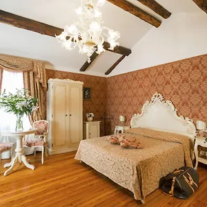 https://palazzo-guardi.hotelinveneto.com